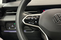 punainen Volkswagen ID.7 2025 kuva 20.