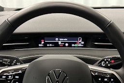 punainen Volkswagen ID.7 2025 kuva 22.