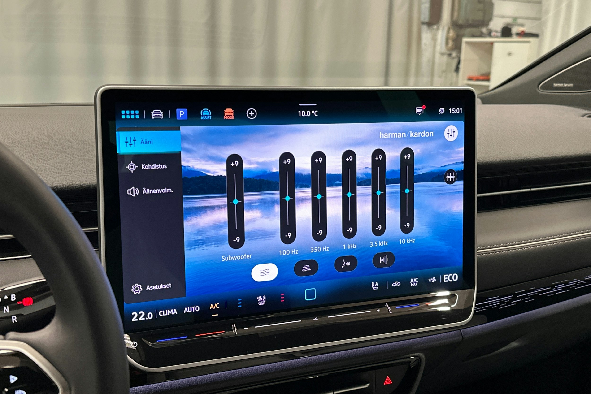 punainen Volkswagen ID.7 2025 kuva 31.