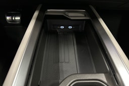 punainen Volkswagen ID.7 2025 kuva 34.