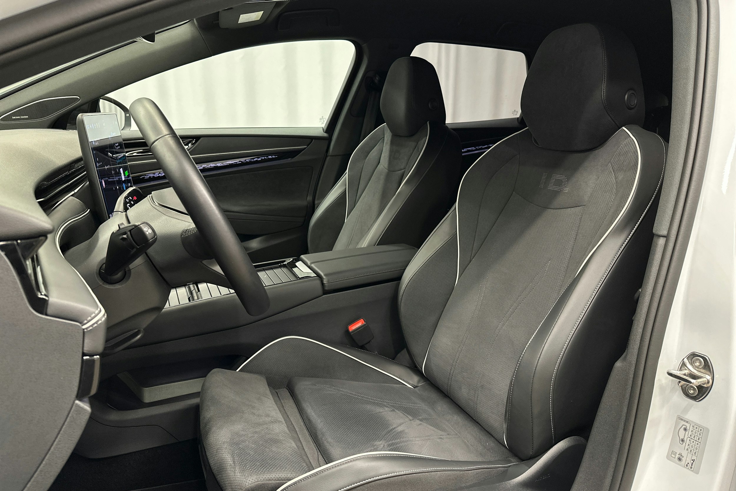 valkoinen Volkswagen ID.7 2025 kuva 17.