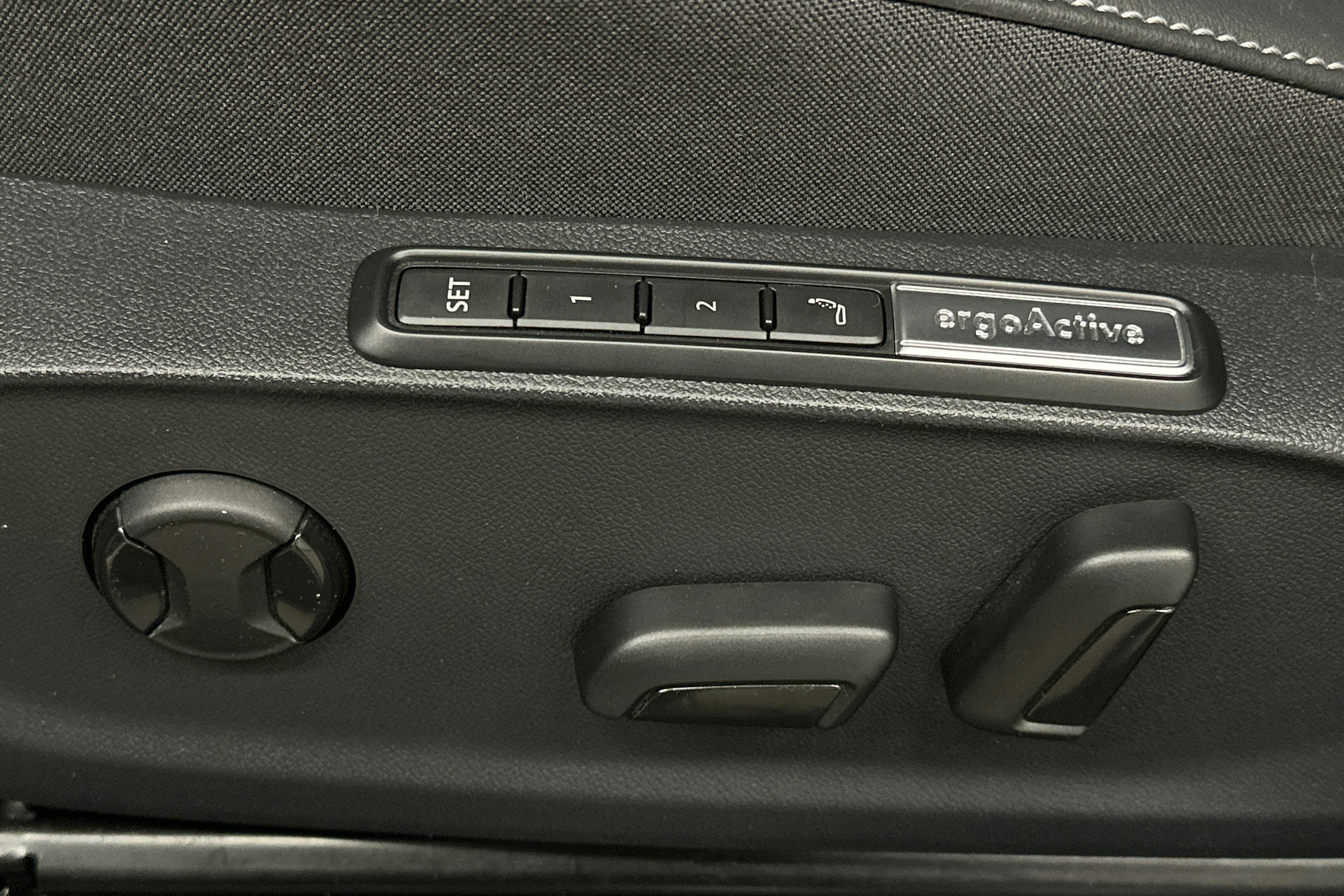 valkoinen Volkswagen ID.7 2025 kuva 18.