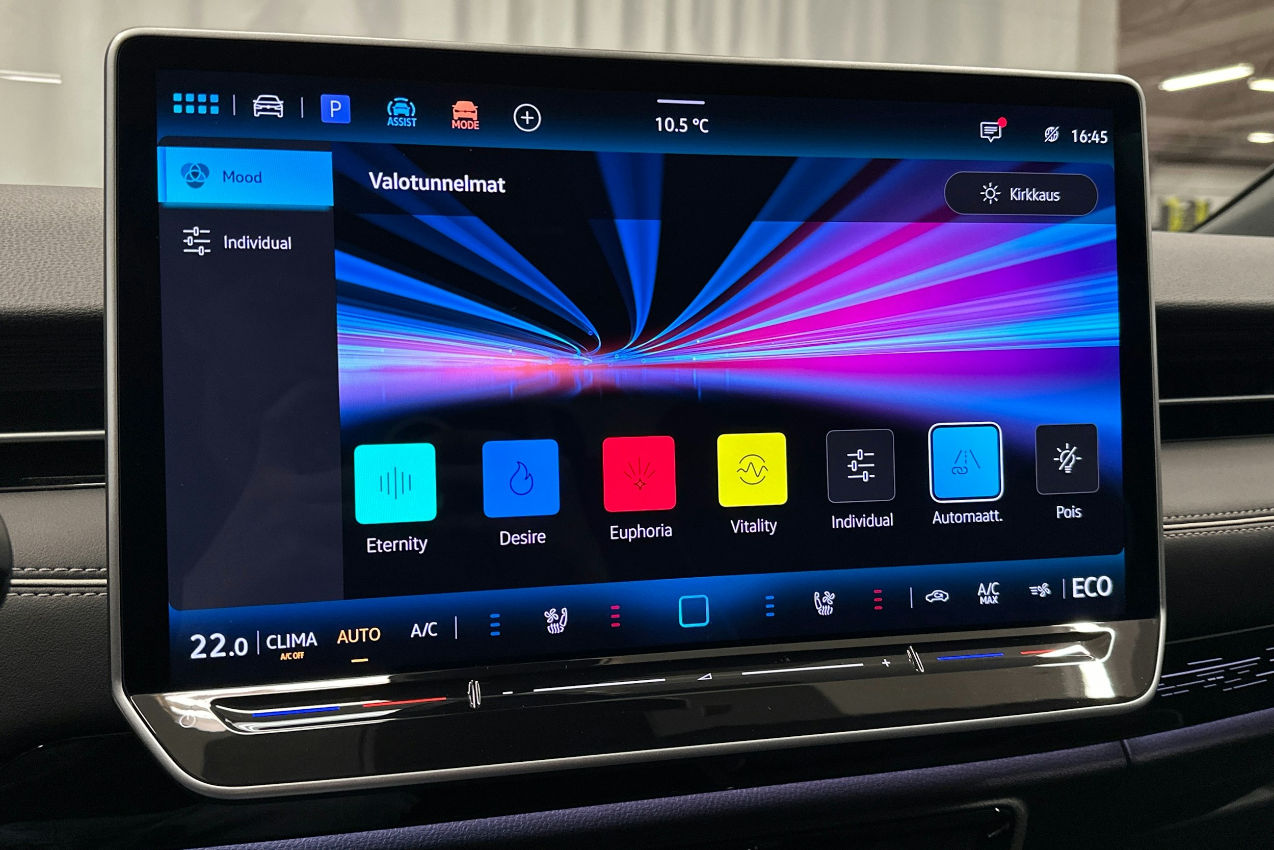 valkoinen Volkswagen ID.7 2025 kuva 31.