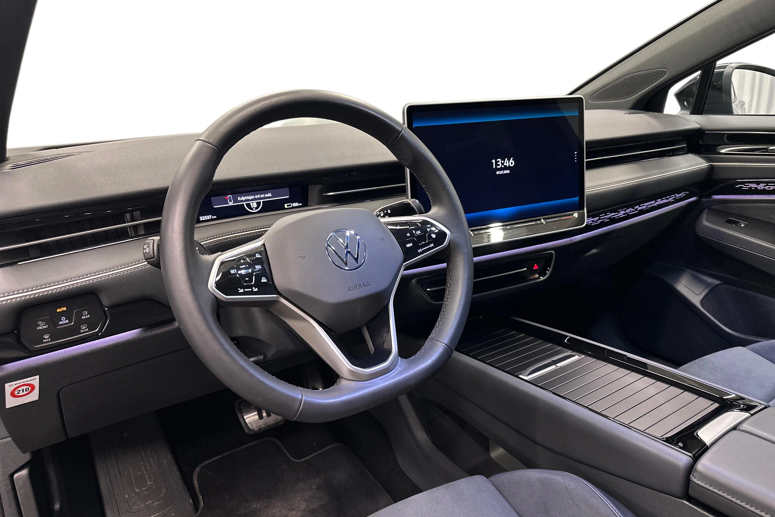 sininen Volkswagen ID.7 2025 kuva 6.