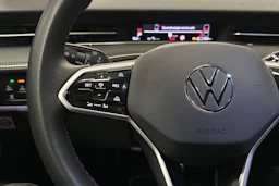 sininen Volkswagen ID.7 2025 kuva 11.