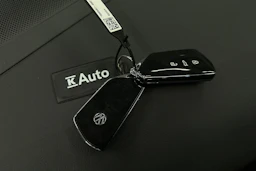 sininen Volkswagen ID.7 2025 kuva 44.