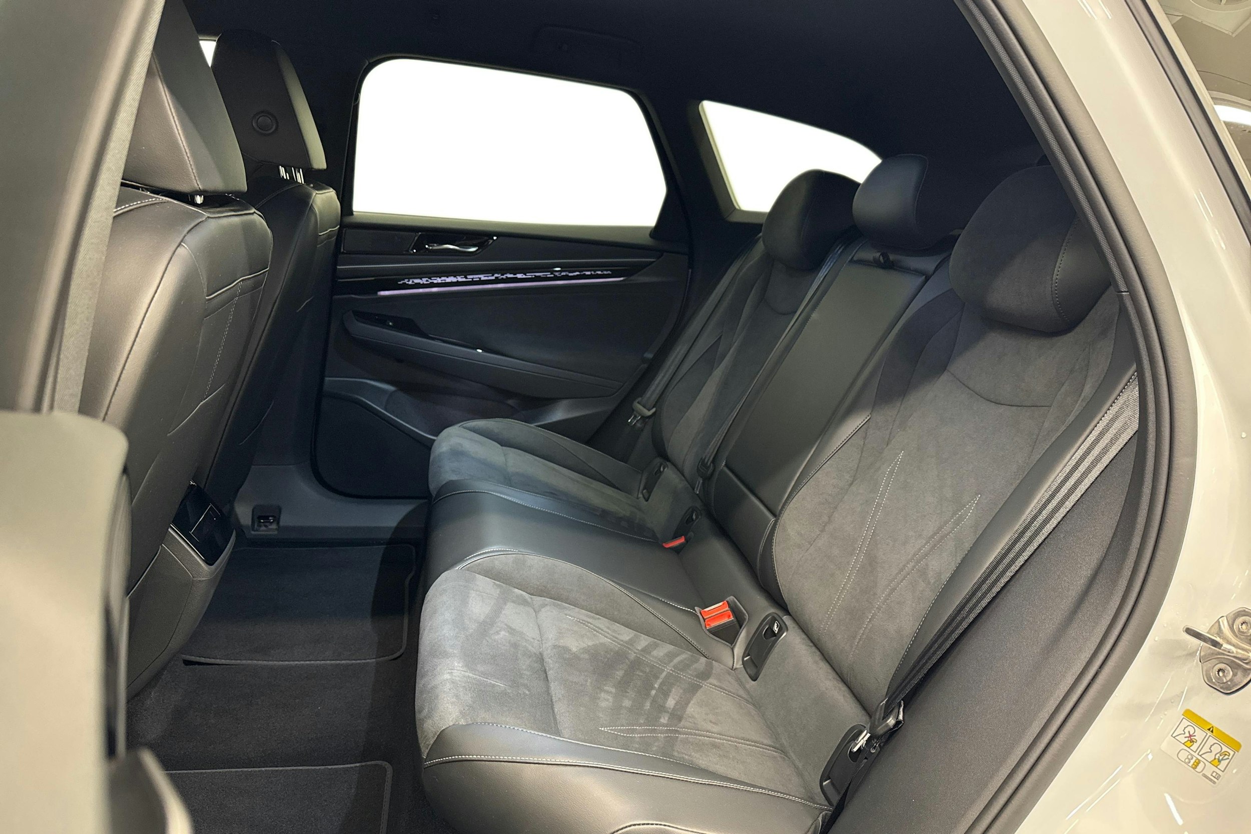 valkoinen Volkswagen ID.7 2025 kuva 10.