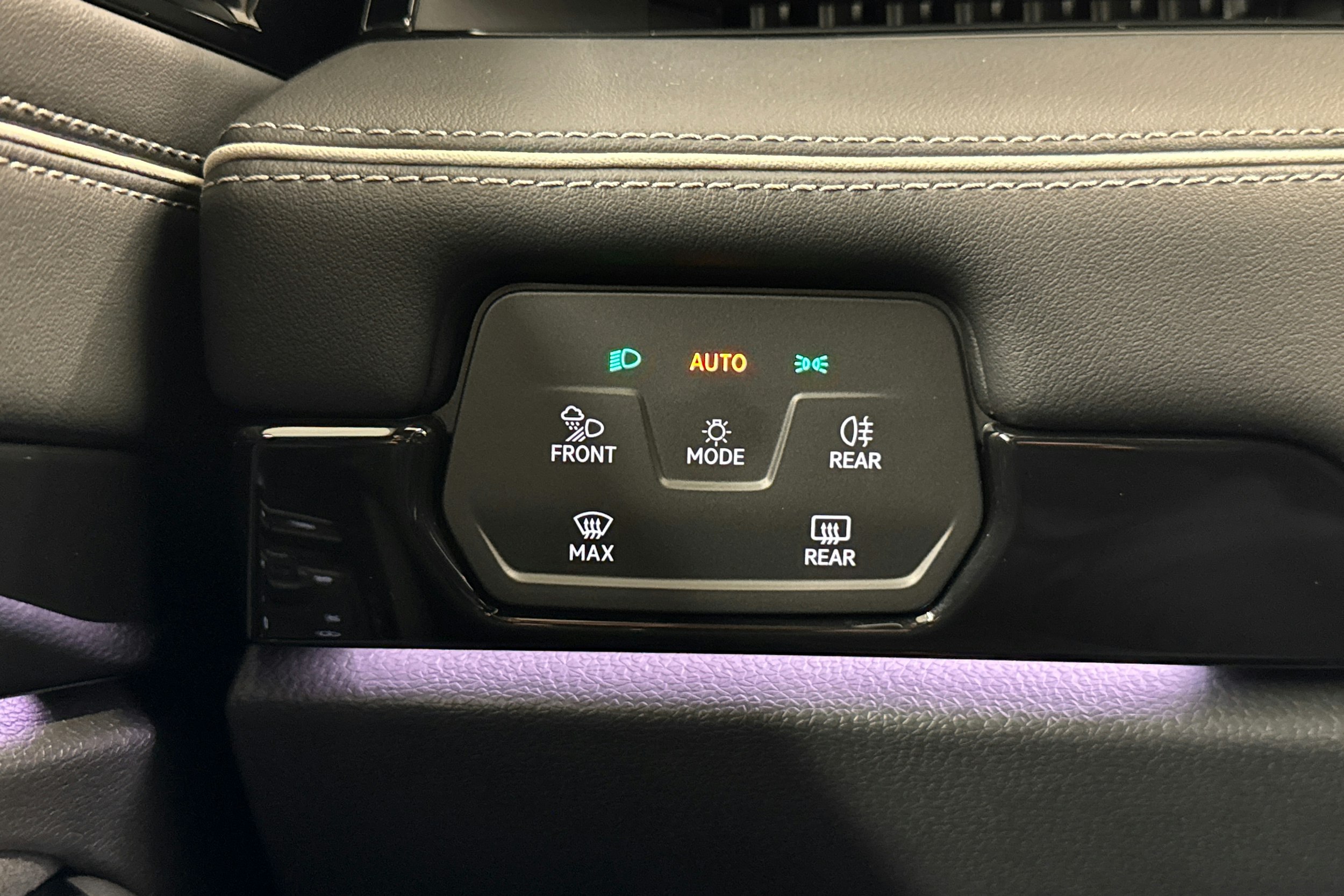 valkoinen Volkswagen ID.7 2025 kuva 21.