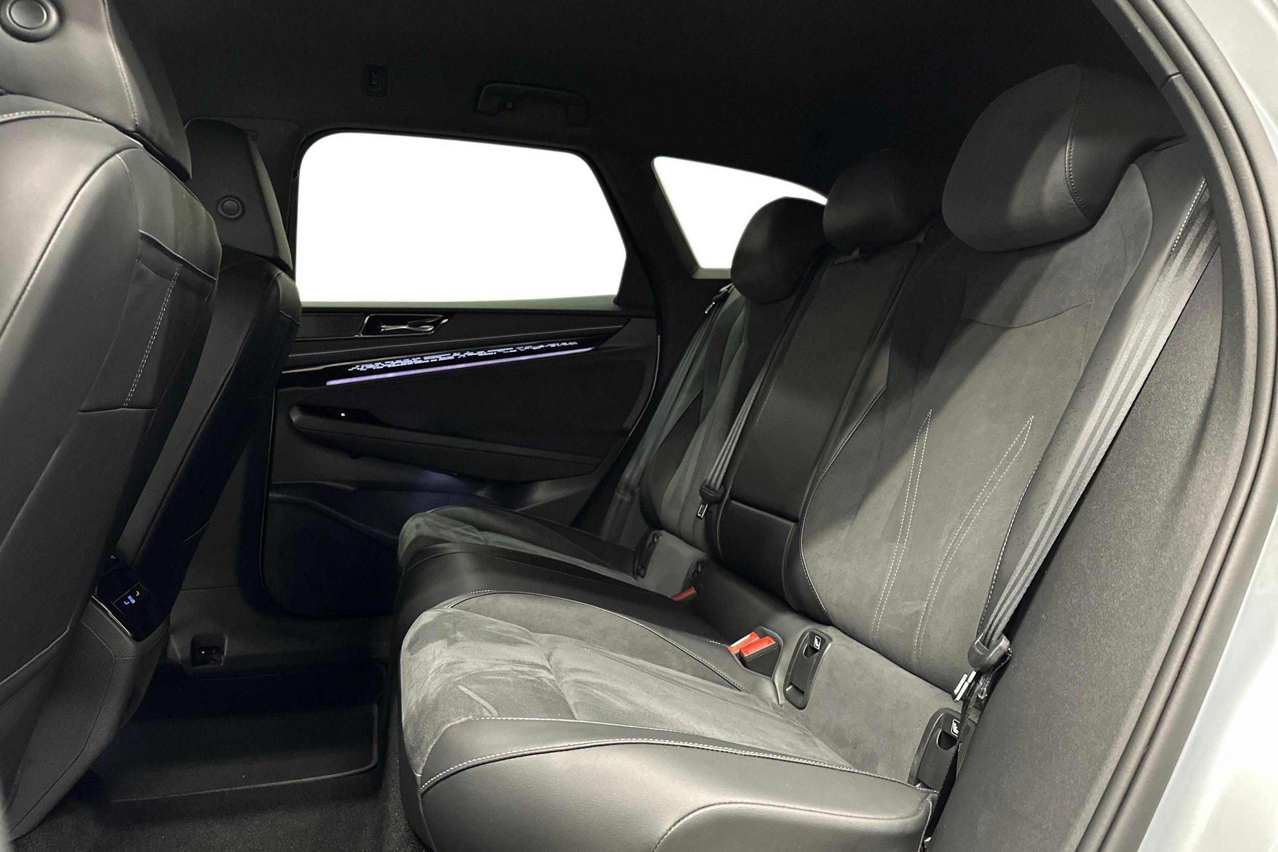 hopea Volkswagen ID.7 2025 kuva 10.