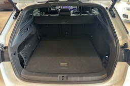 valkoinen Volkswagen ID.7 2025 kuva 16.