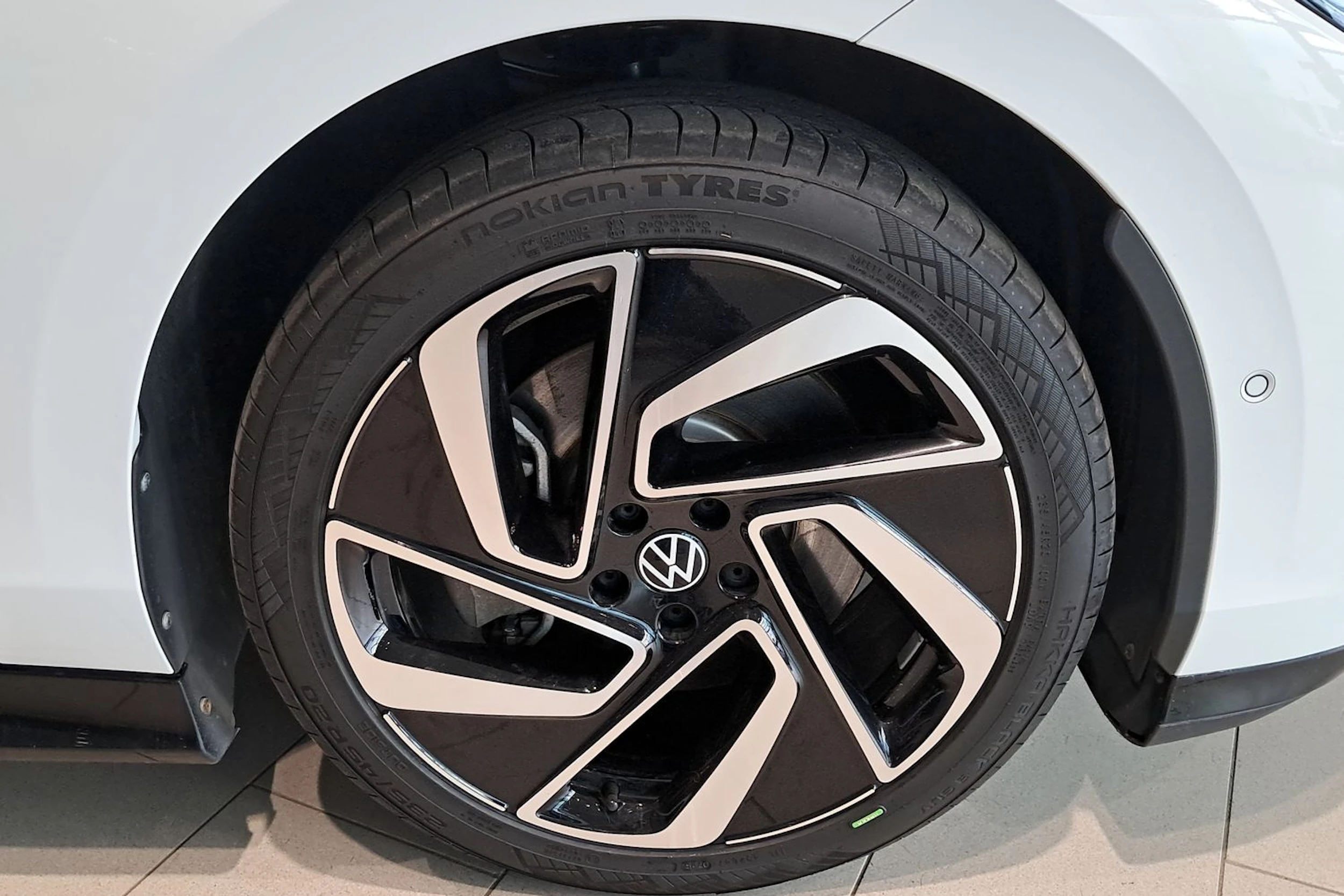 valkoinen Volkswagen ID.7 2025 kuva 10.