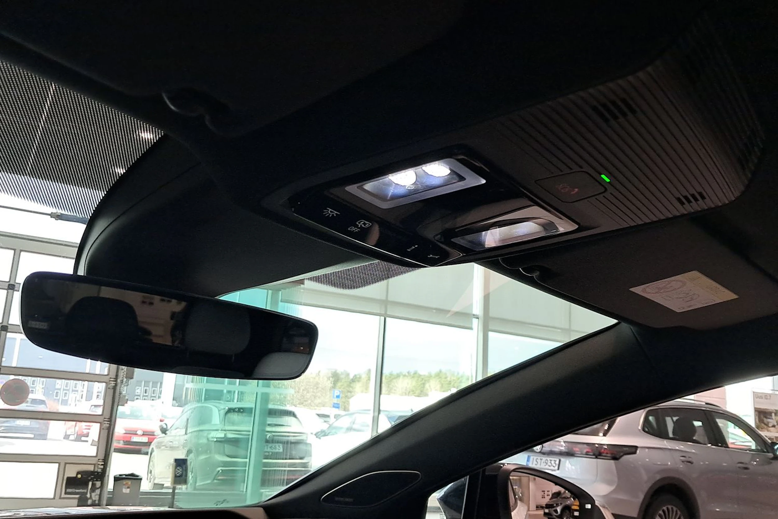 valkoinen Volkswagen ID.7 2025 kuva 15.