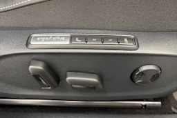 valkoinen Volkswagen ID.7 2025 kuva 16.