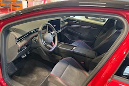 punainen Volkswagen ID.7 2025 kuva 6.