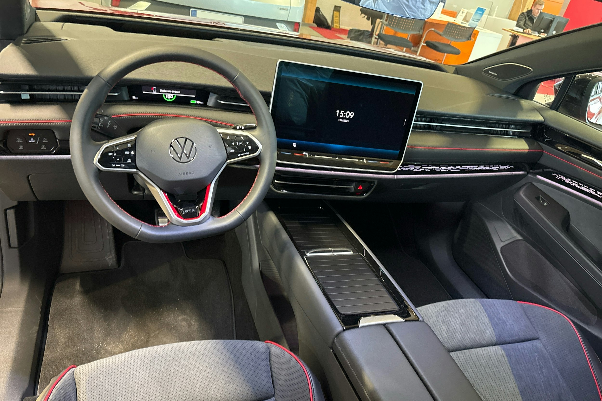 punainen Volkswagen ID.7 2025 kuva 7.