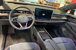 punainen Volkswagen ID.7 2025 kuva 7.