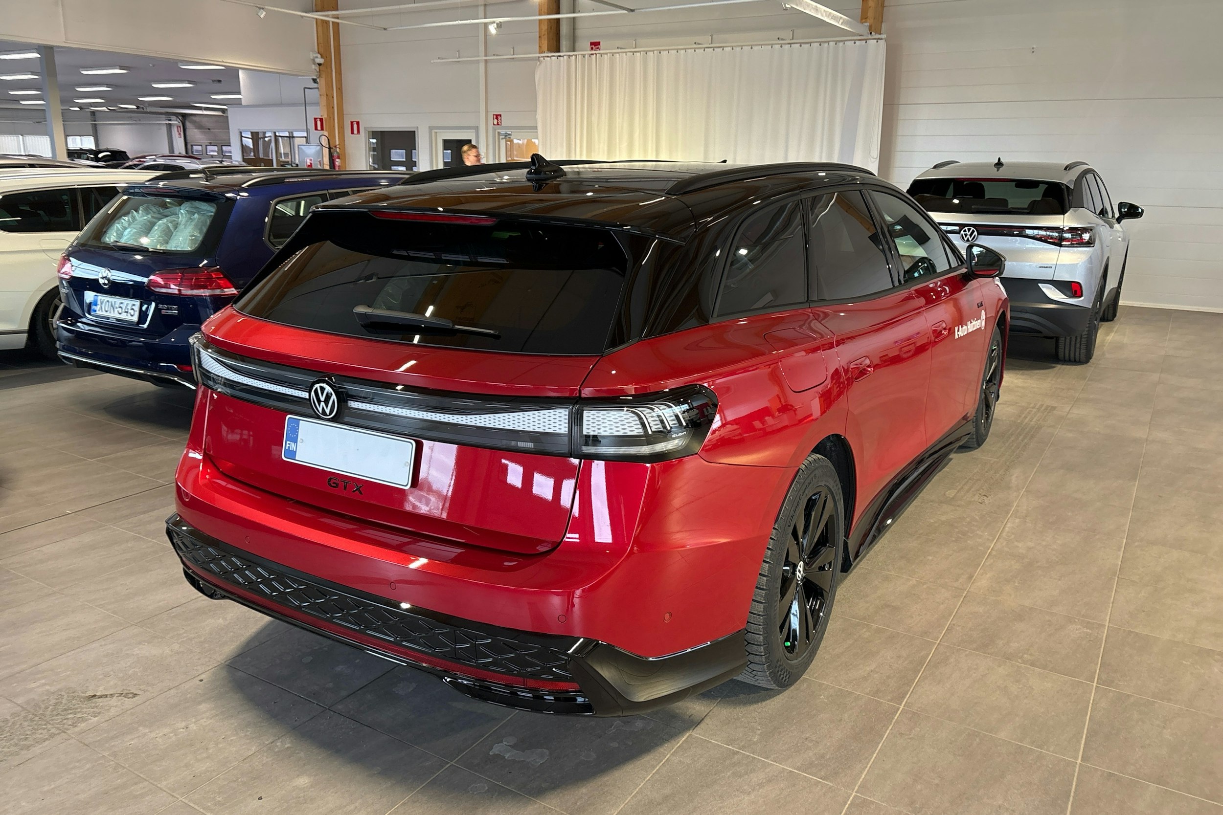 punainen Volkswagen ID.7 2025 kuva 8.