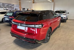 punainen Volkswagen ID.7 2025 kuva 8.