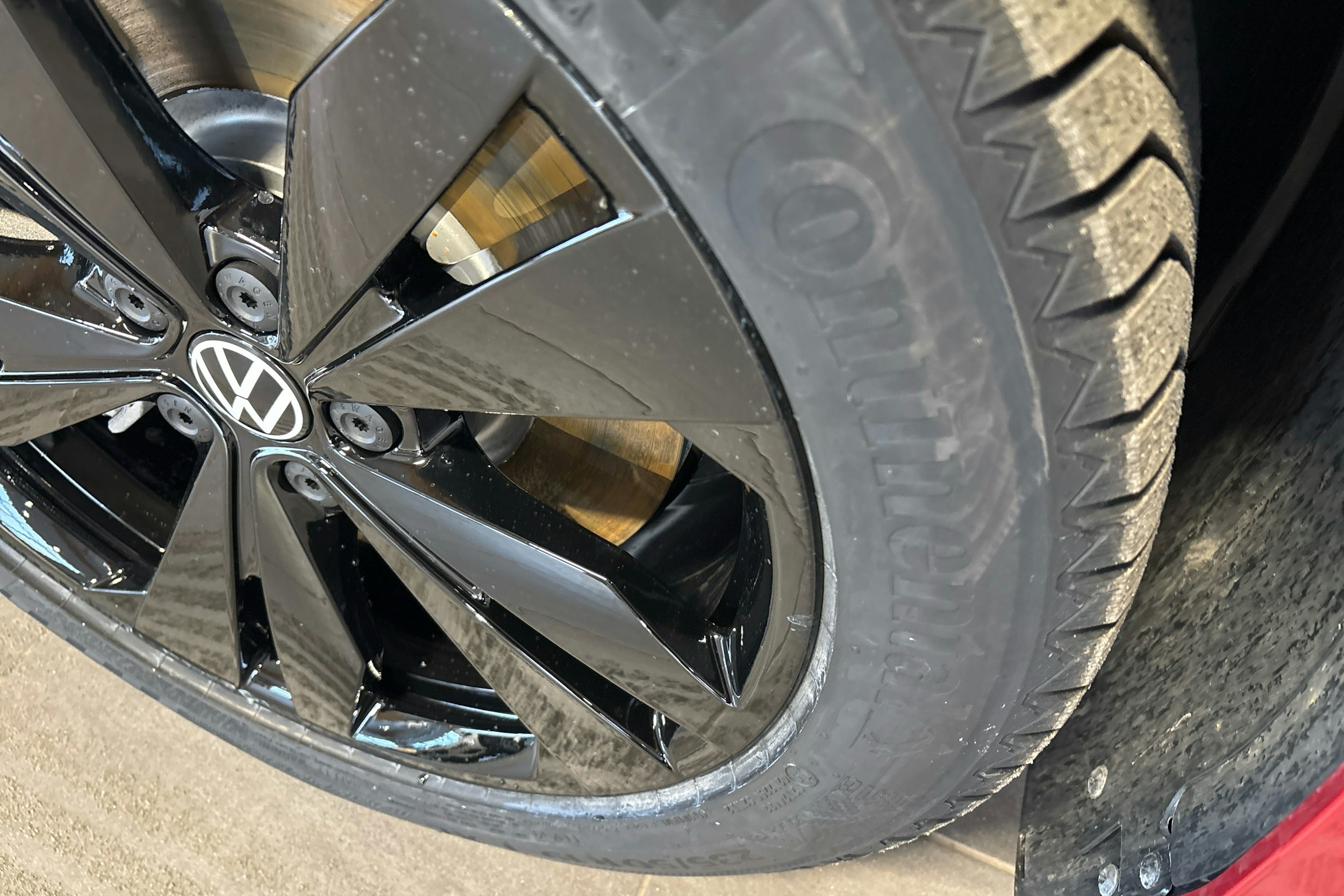 punainen Volkswagen ID.7 2025 kuva 10.