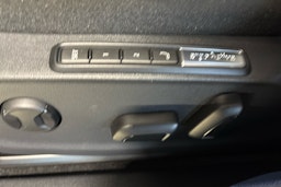punainen Volkswagen ID.7 2025 kuva 12.