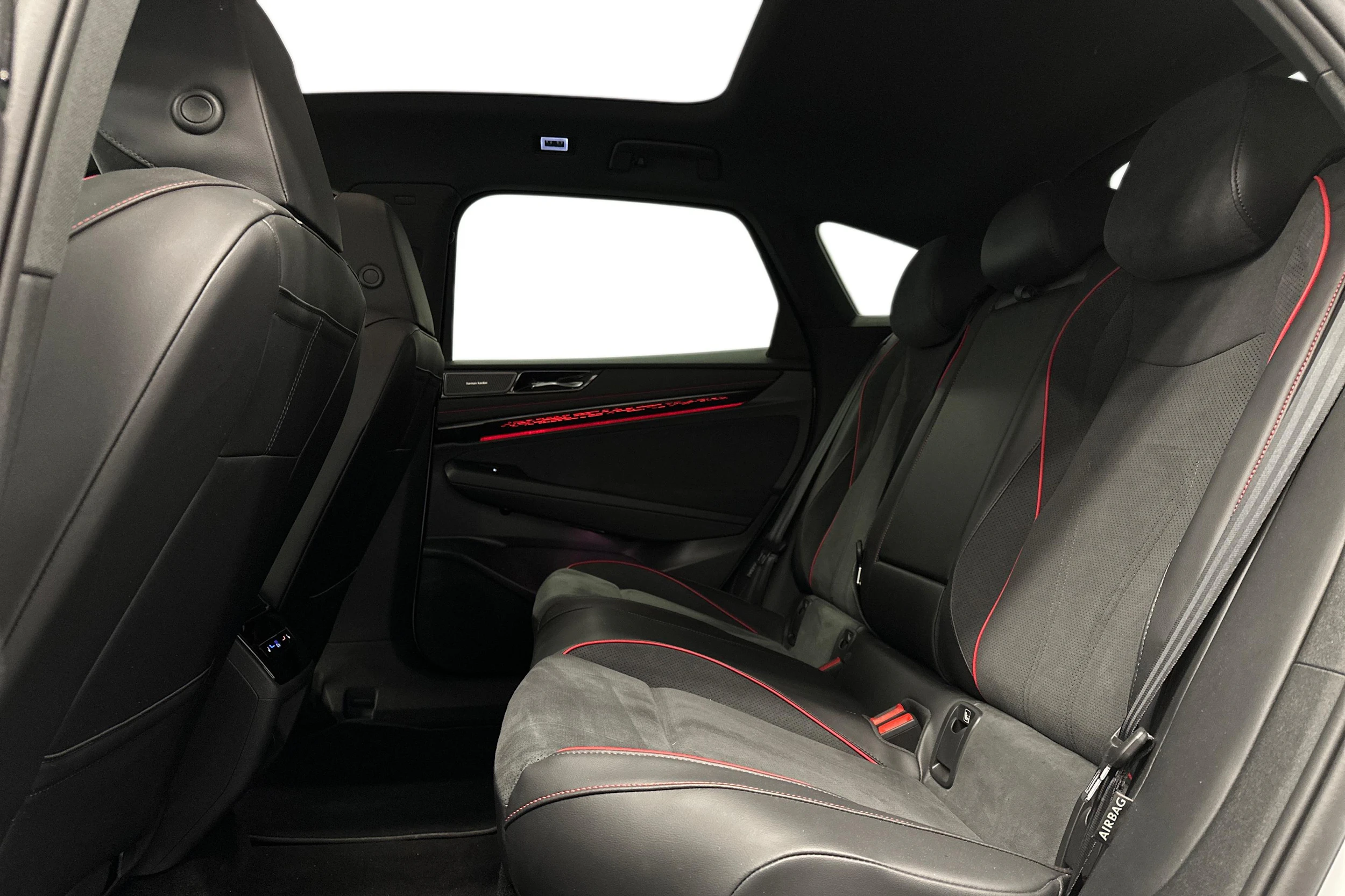 valkoinen Volkswagen ID.7 2025 kuva 11.