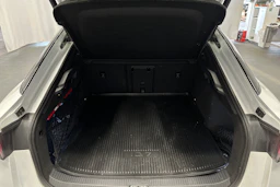 valkoinen Volkswagen ID.7 2025 kuva 15.