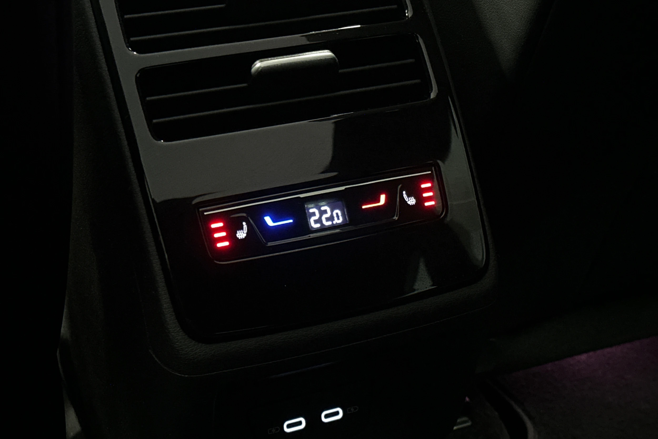 valkoinen Volkswagen ID.7 2025 kuva 18.