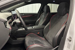 valkoinen Volkswagen ID.7 2025 kuva 19.