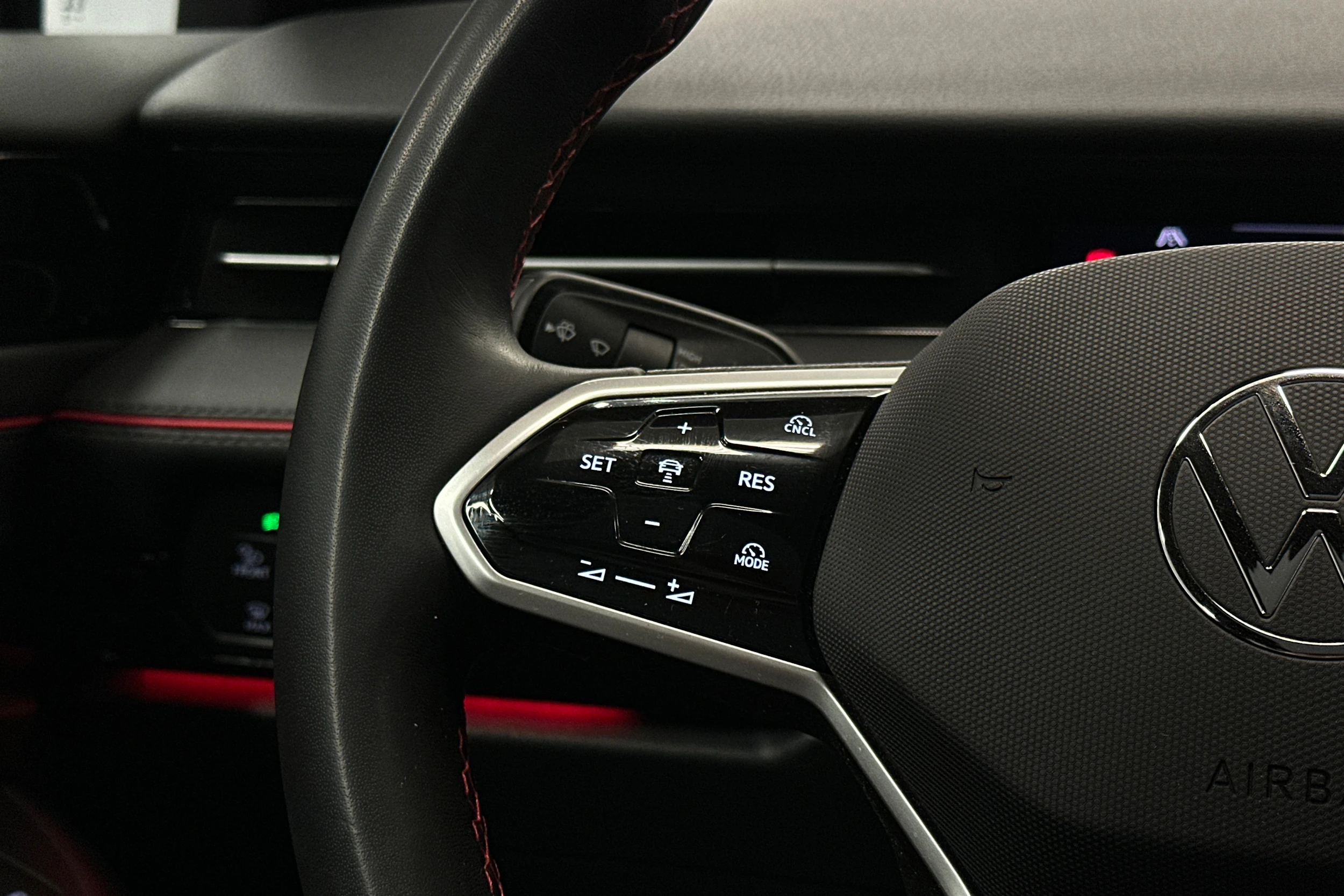 valkoinen Volkswagen ID.7 2025 kuva 23.