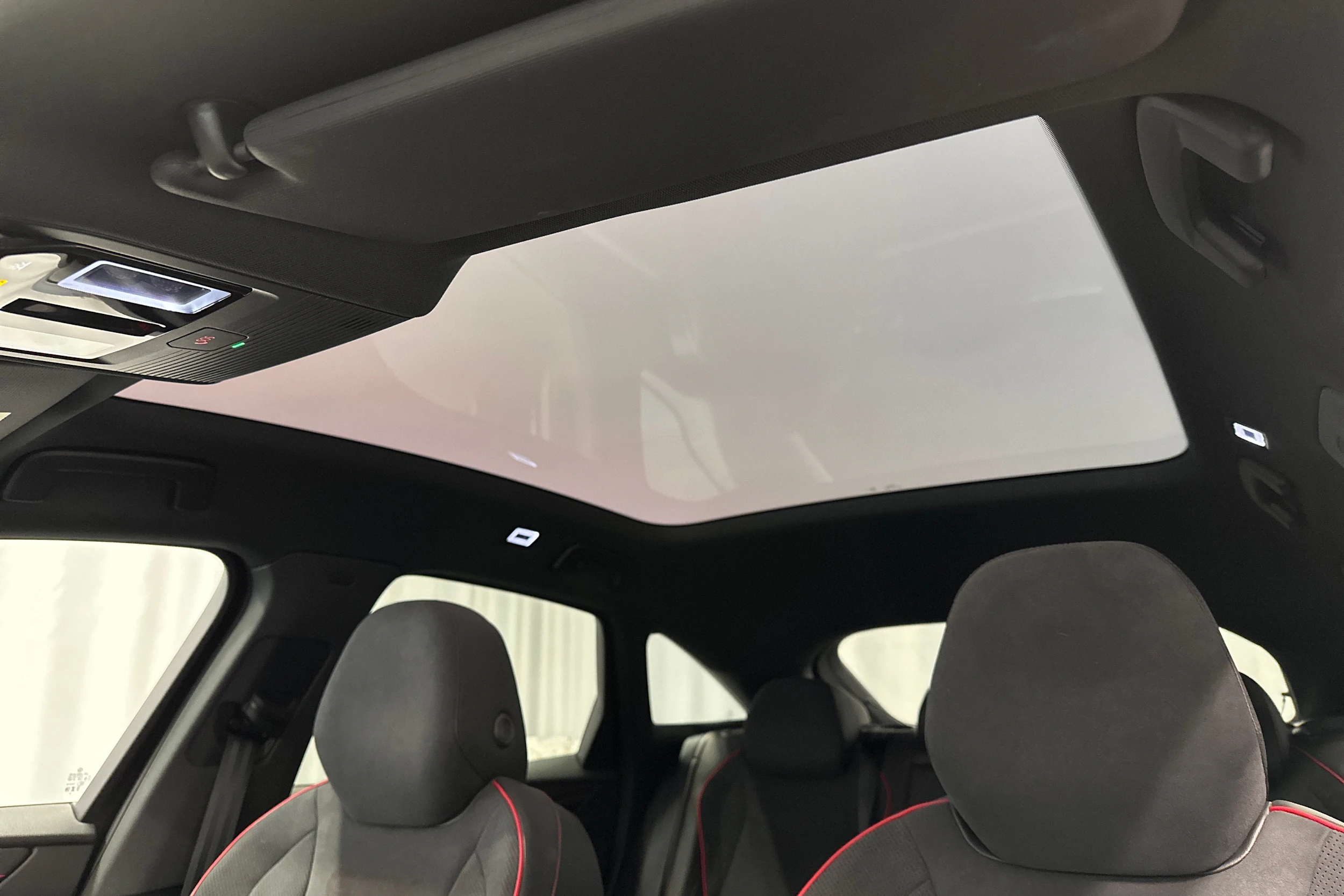 valkoinen Volkswagen ID.7 2025 kuva 39.