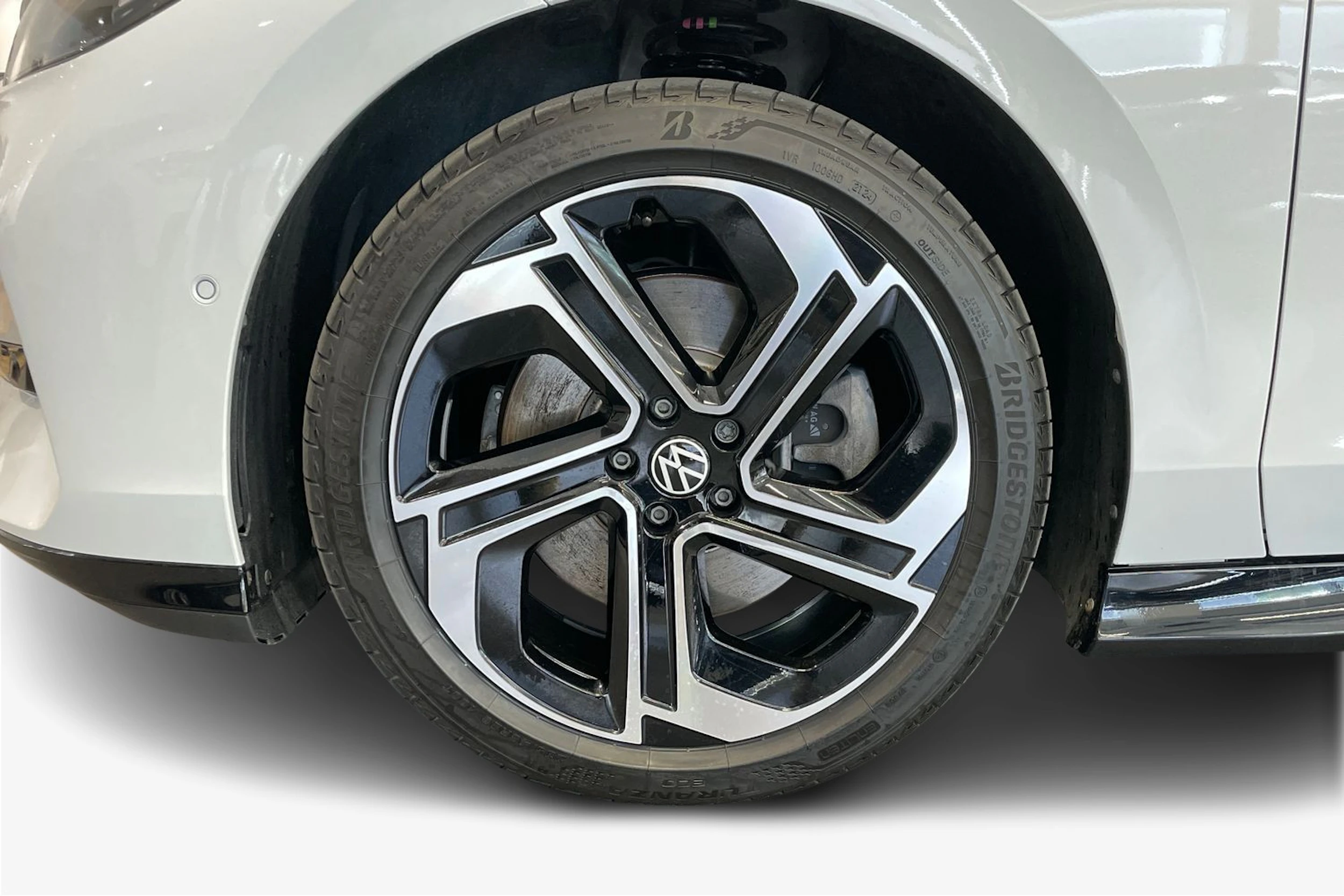 met. valkoinen Volkswagen ID.7 2025 kuva 9.