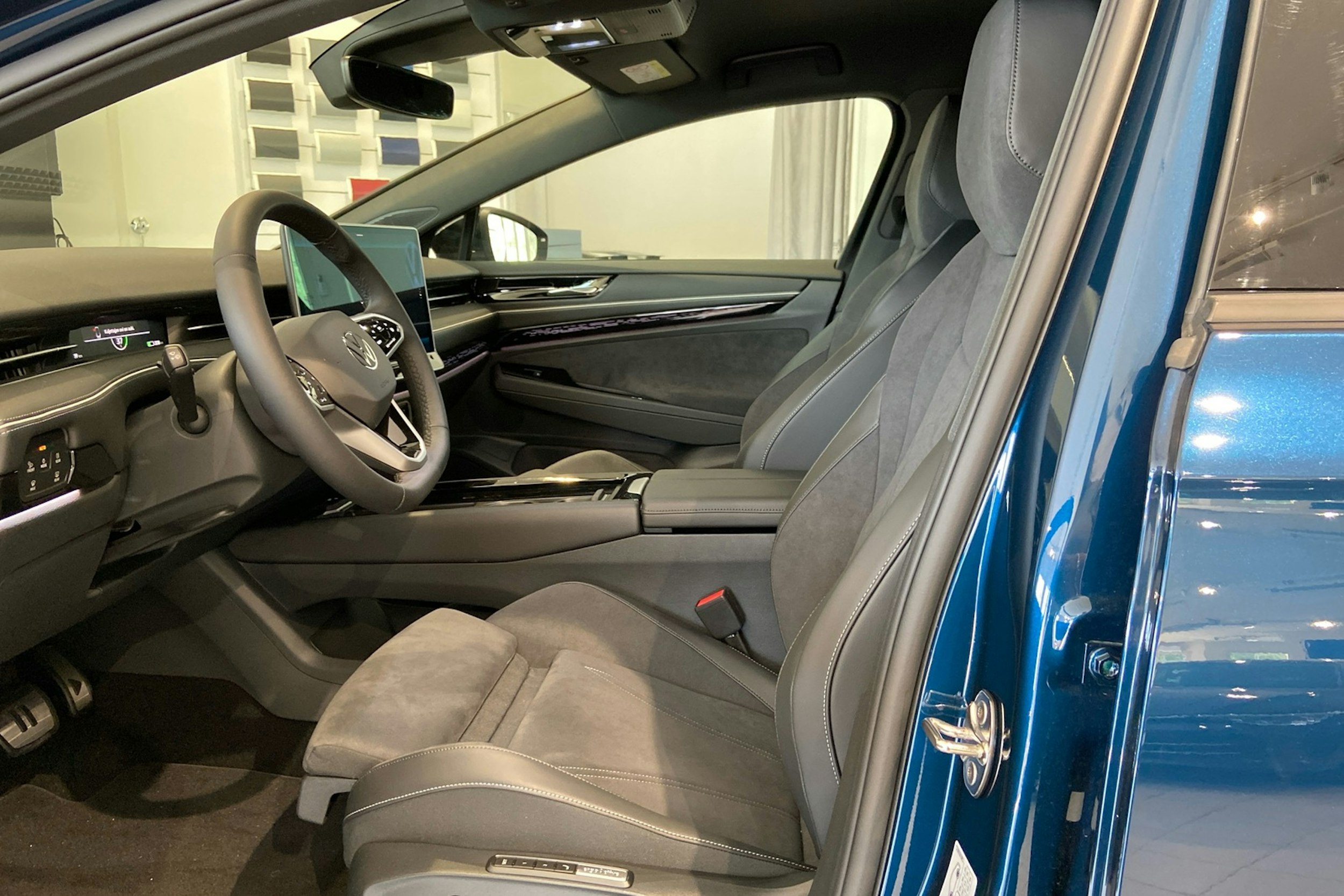 aquamarine blue meta Volkswagen ID.7 2025 kuva 9.