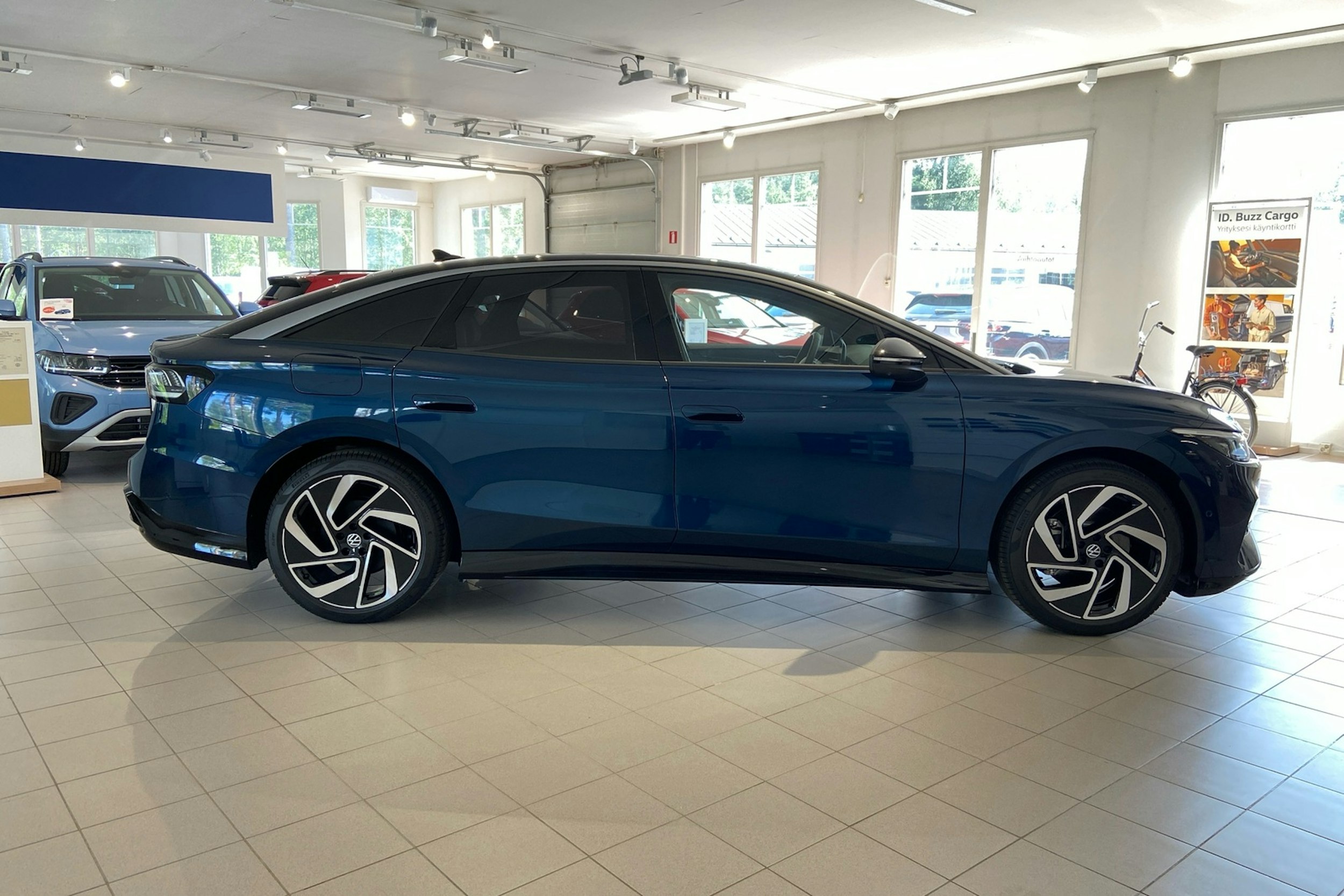 aquamarine blue meta Volkswagen ID.7 2025 kuva 13.