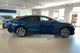 aquamarine blue meta Volkswagen ID.7 2025 kuva 13.