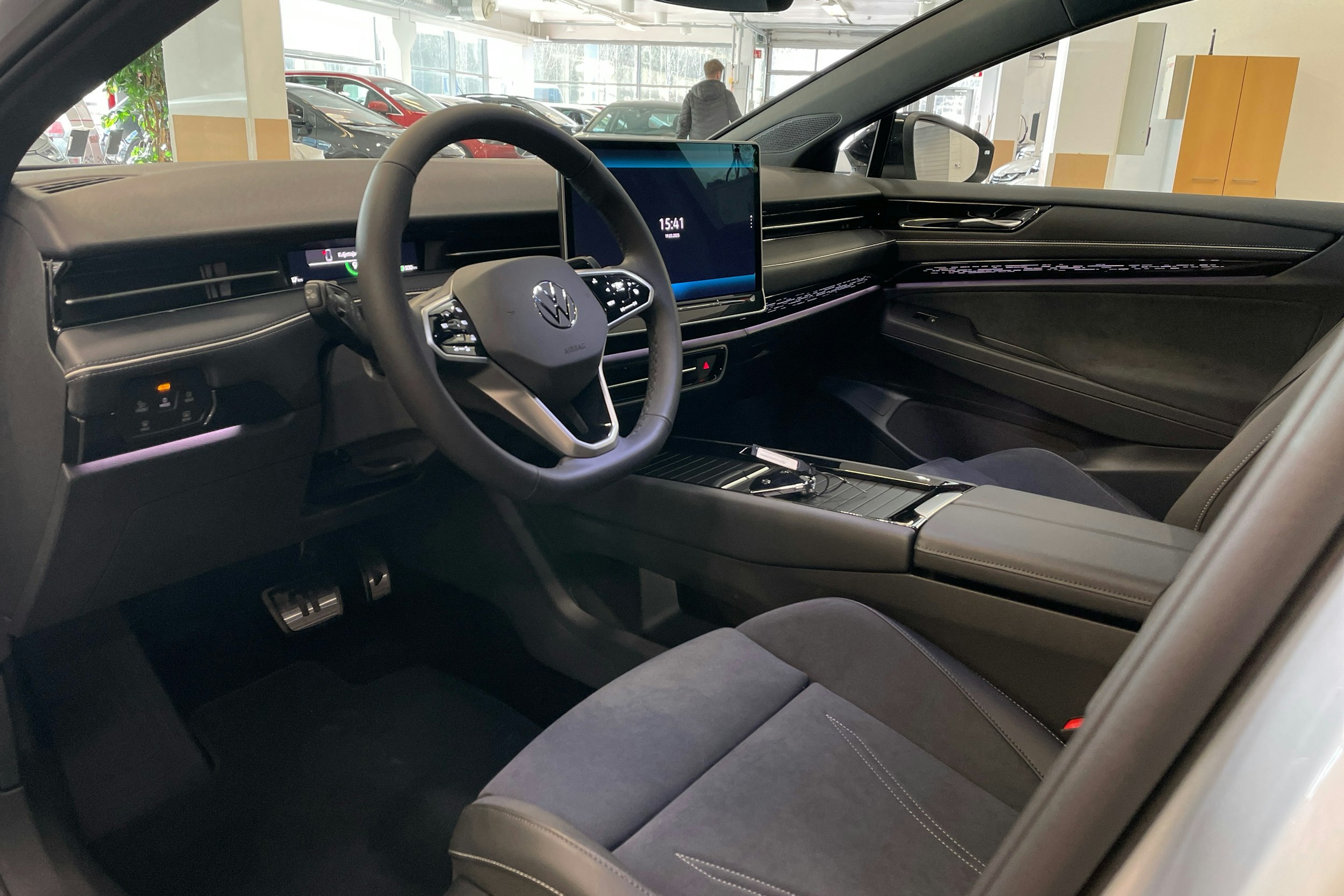met. harmaa Volkswagen ID.7 2025 kuva 6.