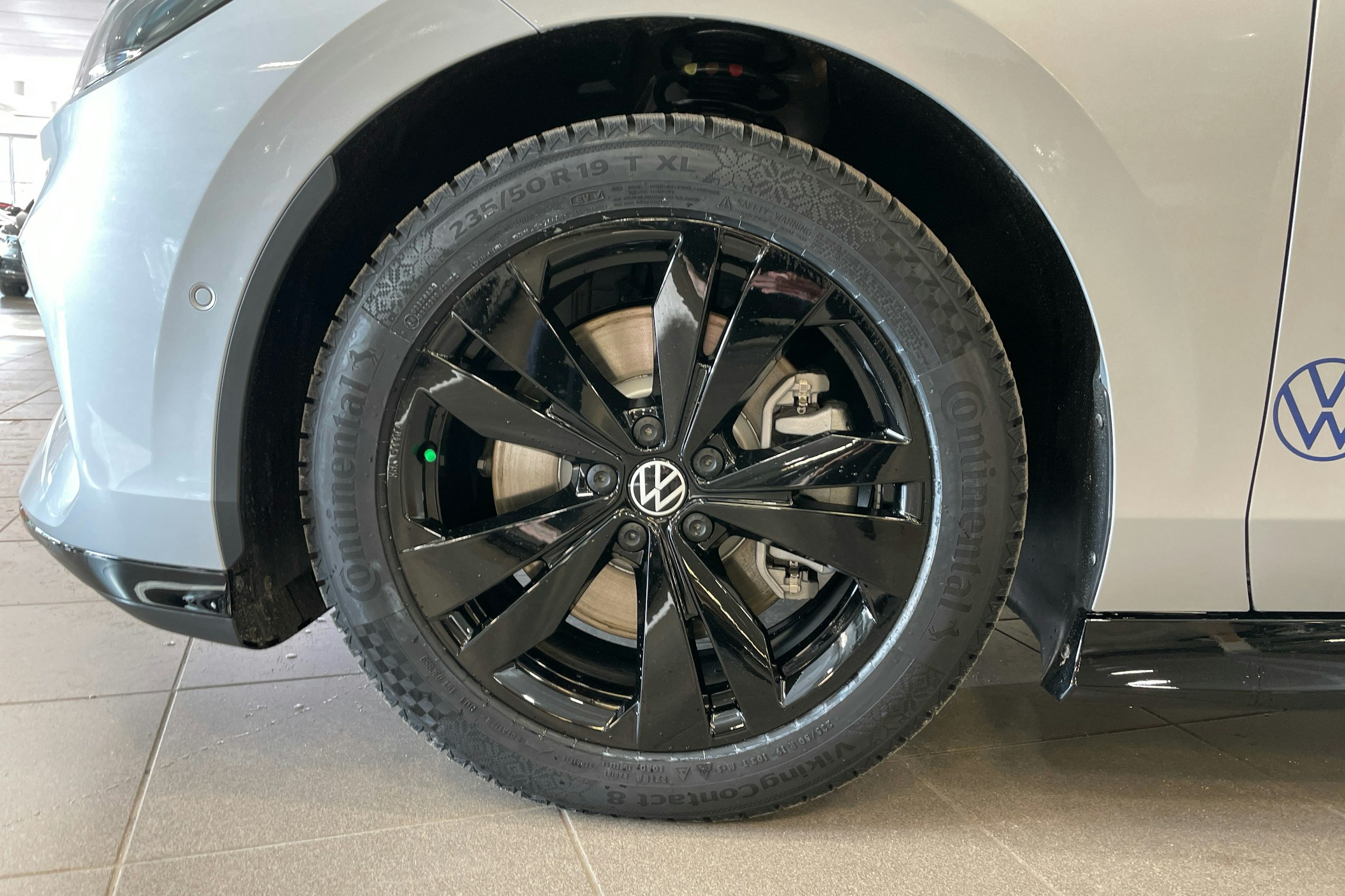 met. harmaa Volkswagen ID.7 2025 kuva 9.