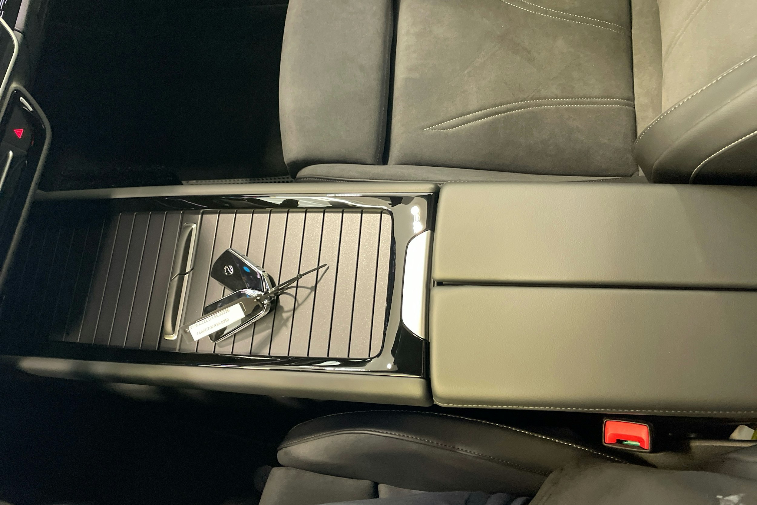 met. harmaa Volkswagen ID.7 2025 kuva 11.