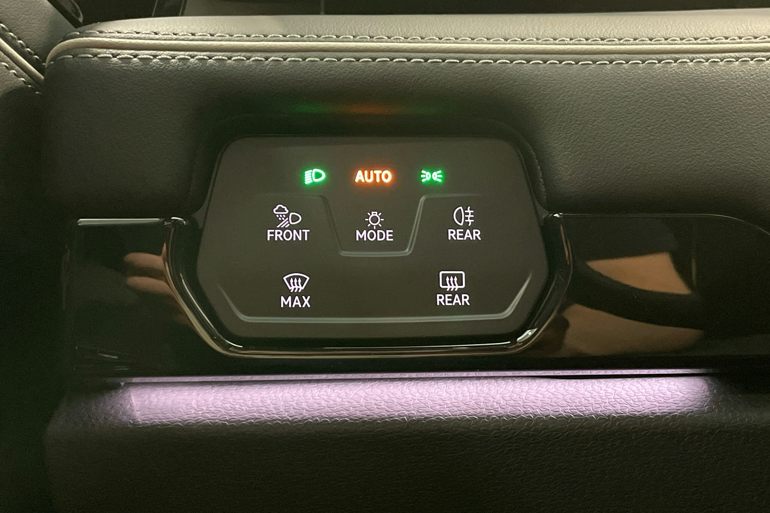 met. harmaa Volkswagen ID.7 2025 kuva 16.
