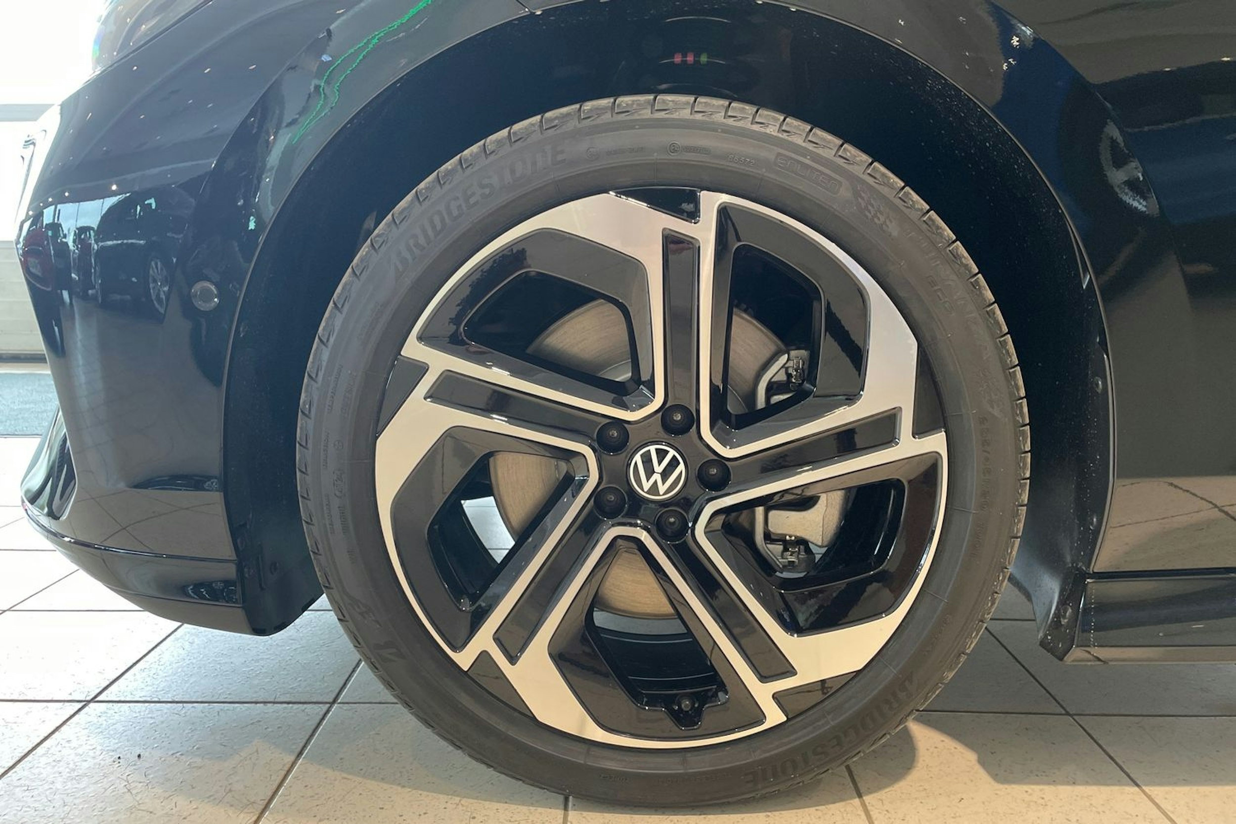 musta Volkswagen ID.7 2025 kuva 9.