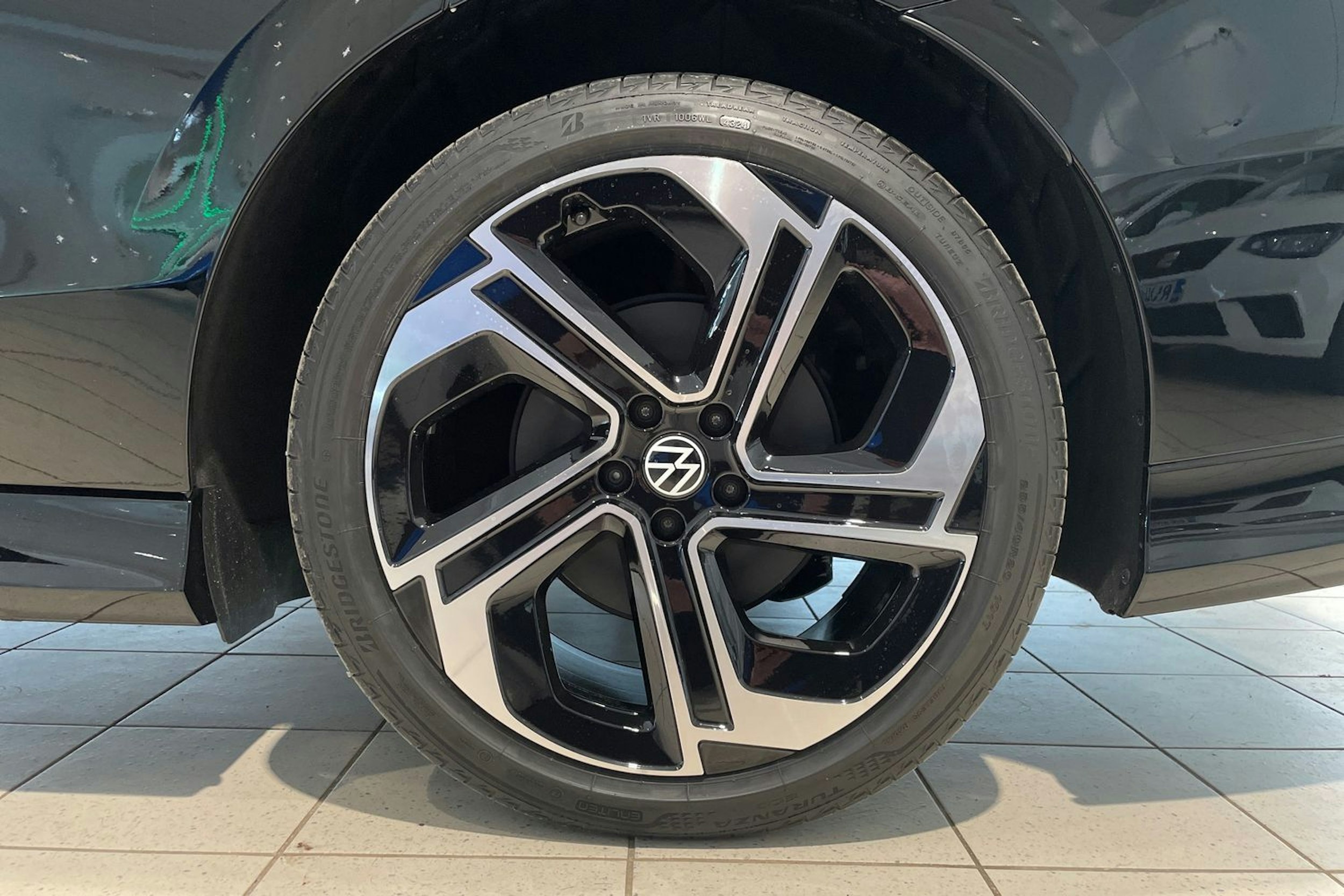 musta Volkswagen ID.7 2025 kuva 10.