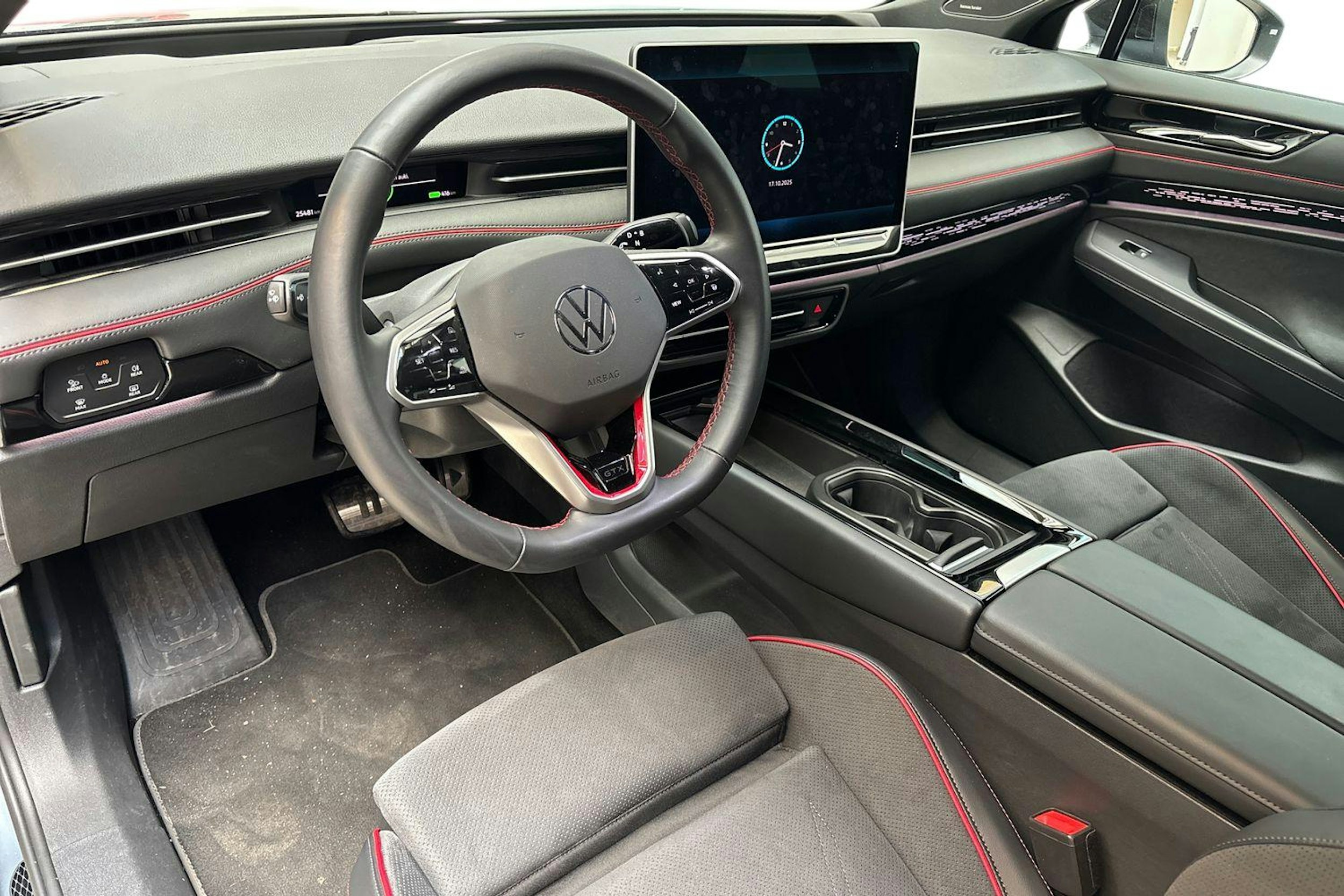 sininen Volkswagen ID.7 2025 kuva 6.