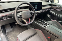 sininen Volkswagen ID.7 2025 kuva 6.