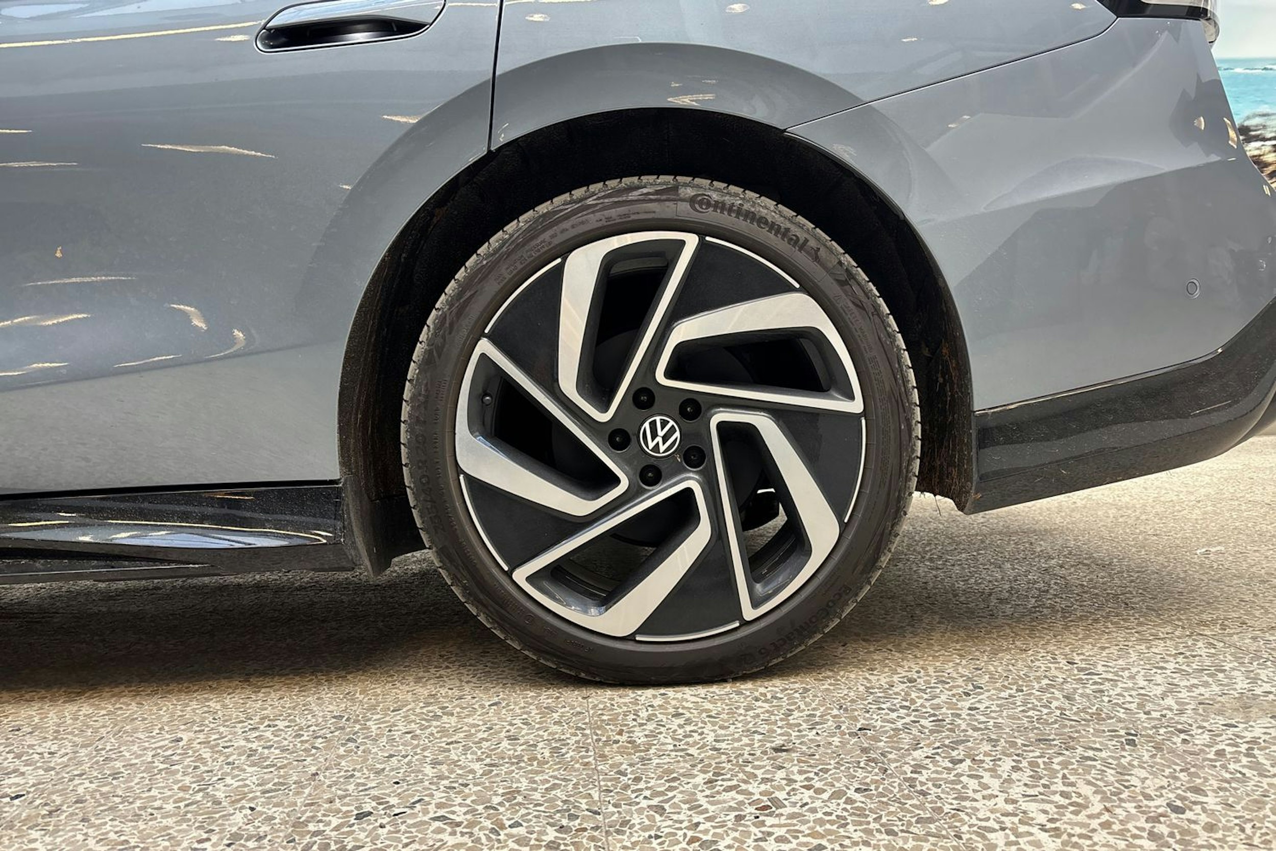 sininen Volkswagen ID.7 2025 kuva 9.