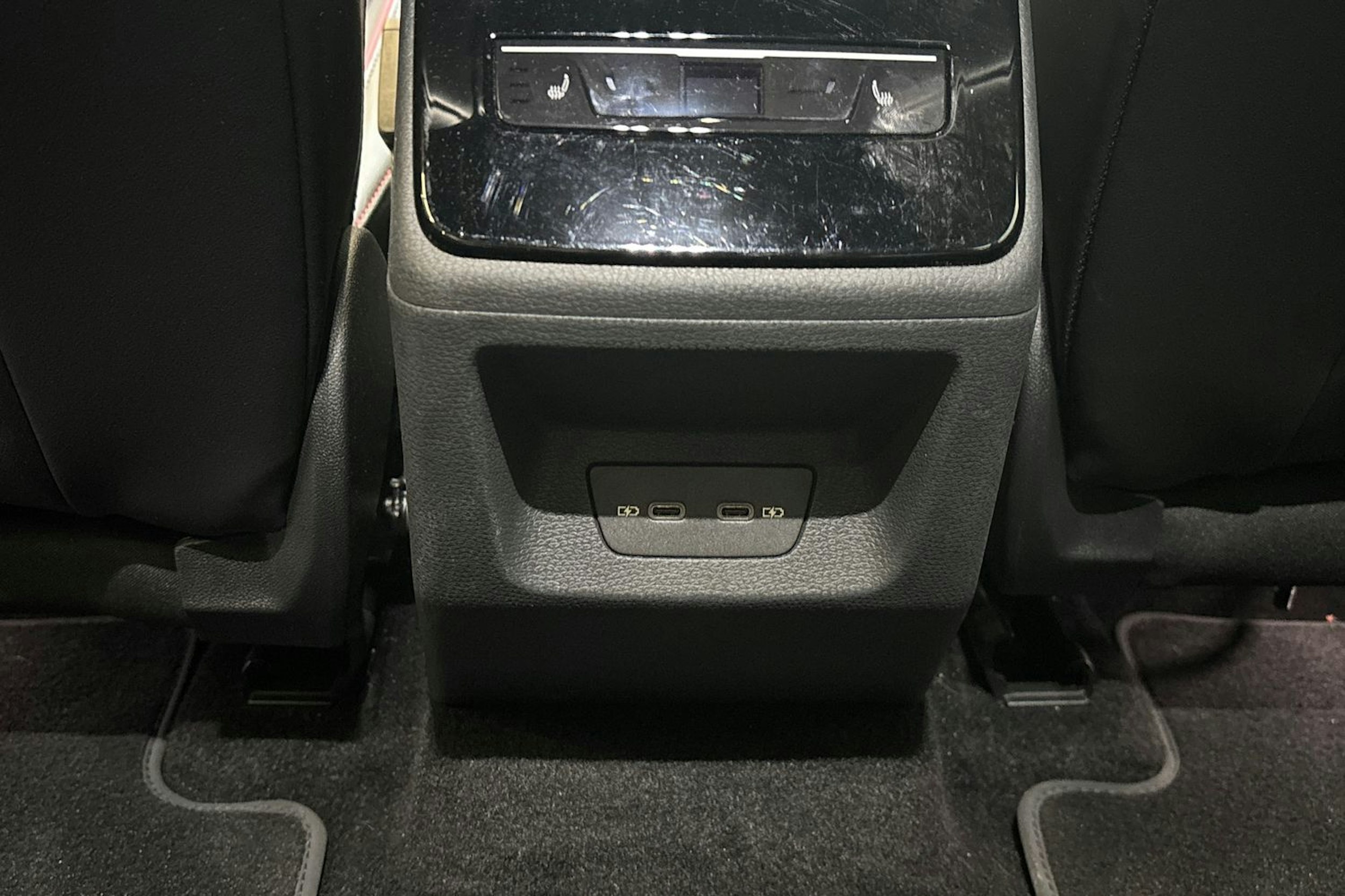 sininen Volkswagen ID.7 2025 kuva 16.
