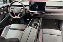 sininen Volkswagen ID.7 2025 kuva 17.