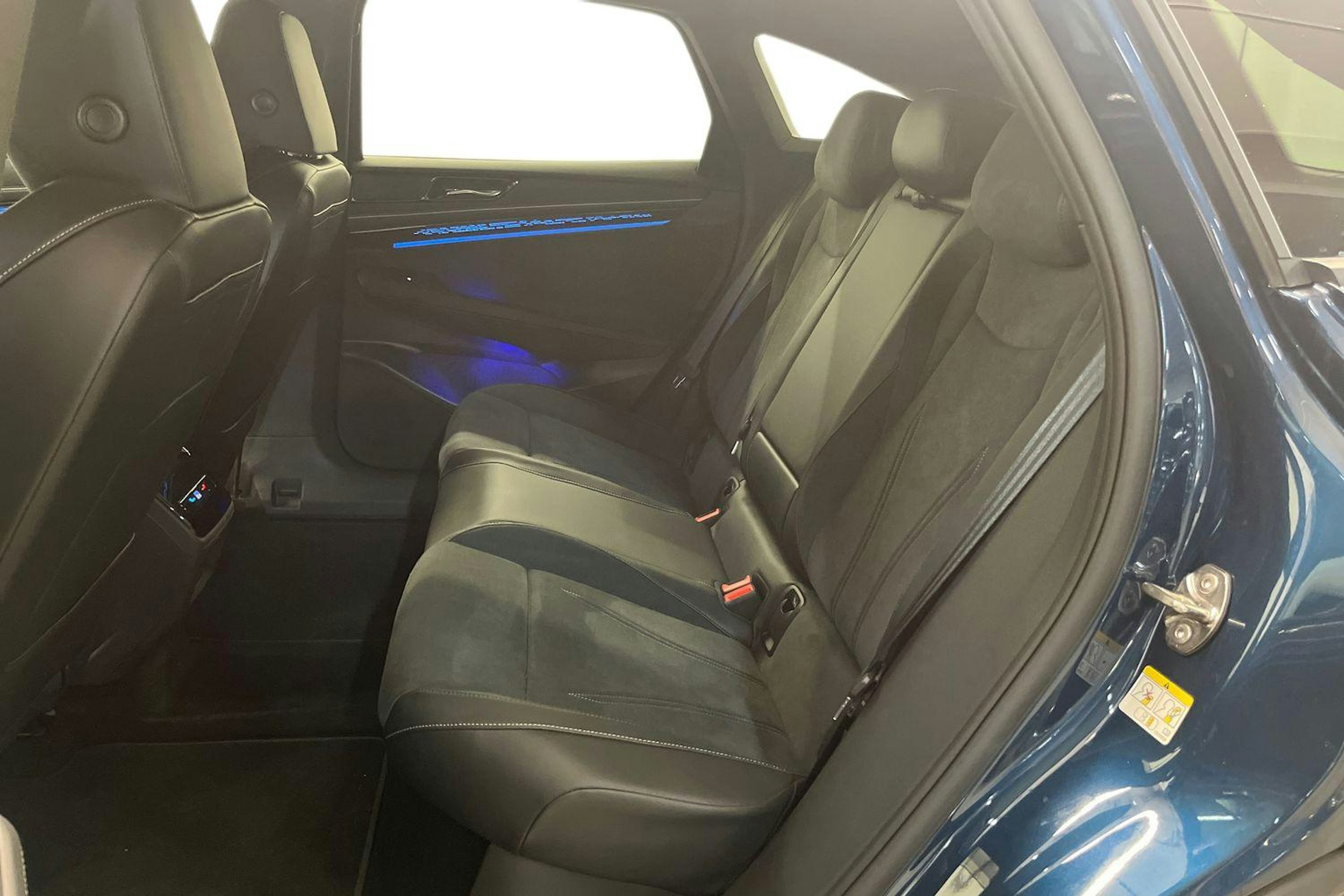 sininen Volkswagen ID.7 2025 kuva 10.