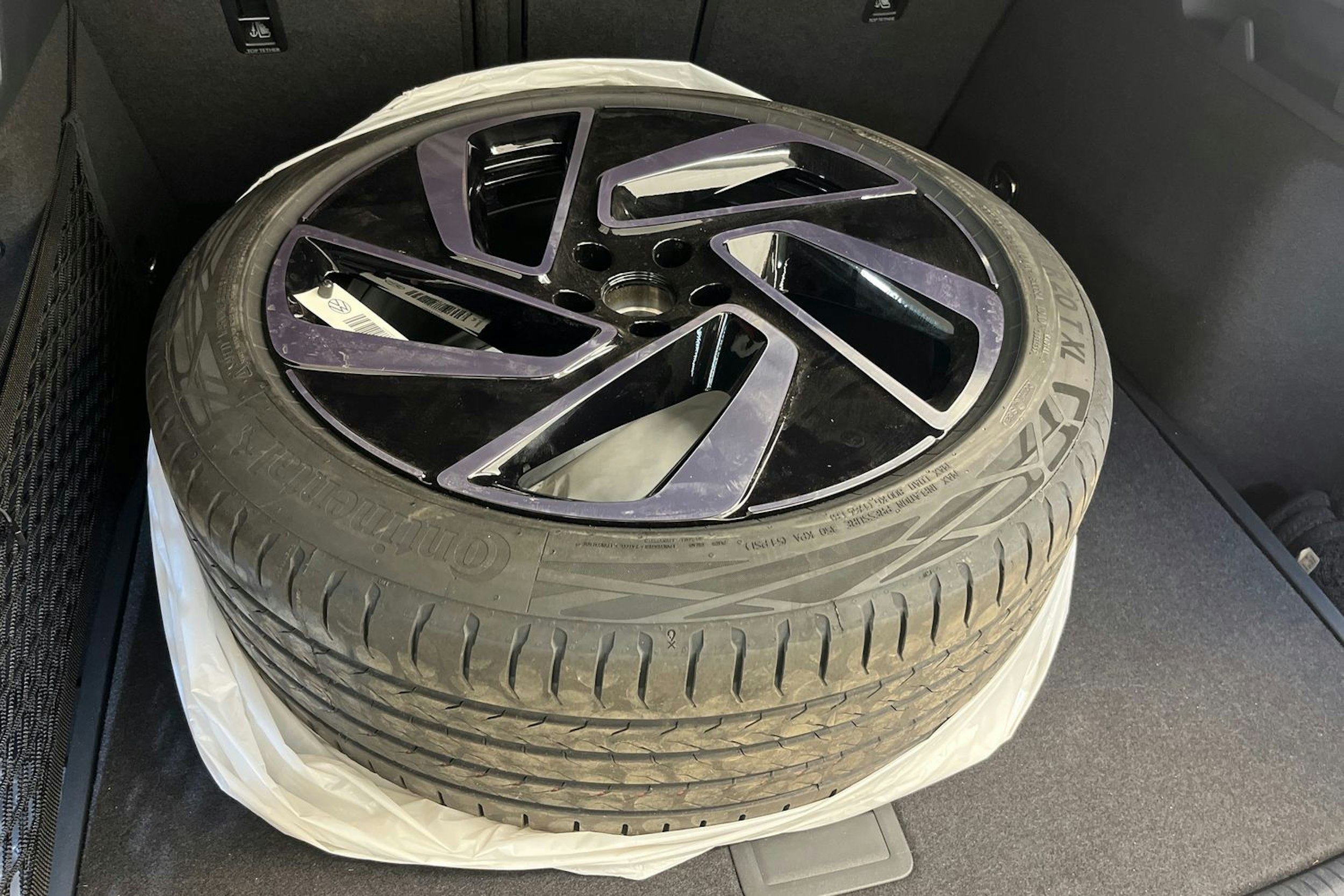 sininen Volkswagen ID.7 2025 kuva 13.