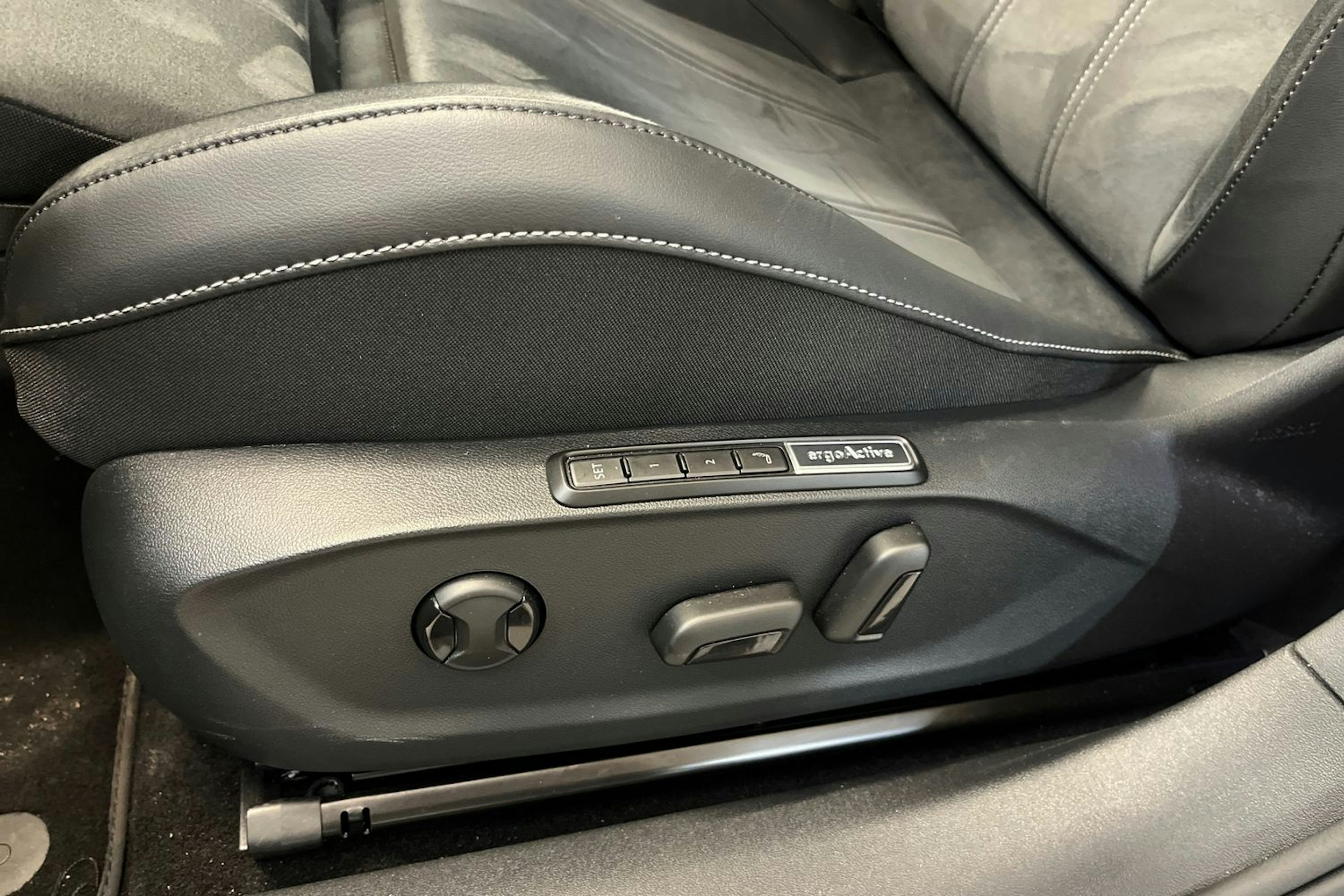 sininen Volkswagen ID.7 2025 kuva 15.