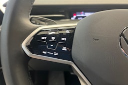 sininen Volkswagen ID.7 2025 kuva 18.