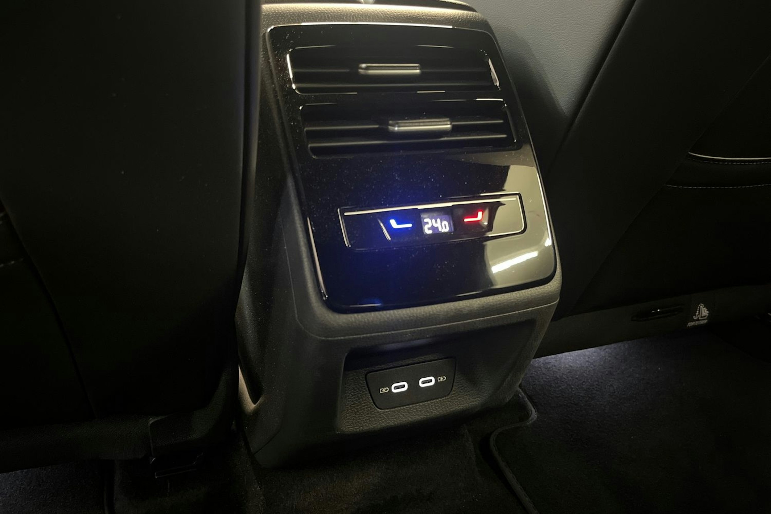 sininen Volkswagen ID.7 2025 kuva 24.